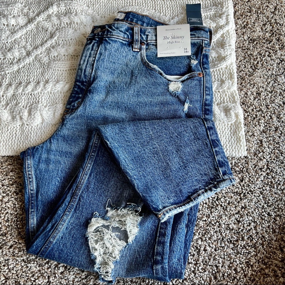 A&F Distressed High Rise Skinny Jeans Size 34/18